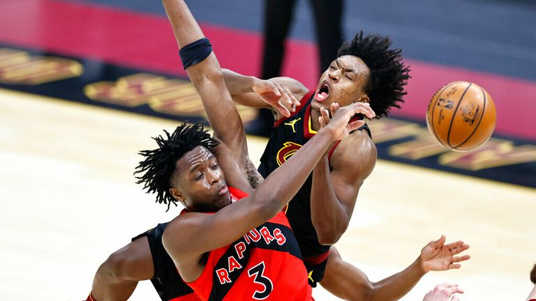 AP - Cleveland Cavaliers&#39; Collin Sexton (2) and Toronto Raptors&#39; OG Anunoby (3) battle for a loose ball