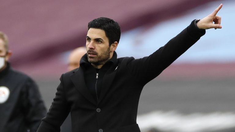 Mikel Arteta instructs his players on the sidelines on Sunday