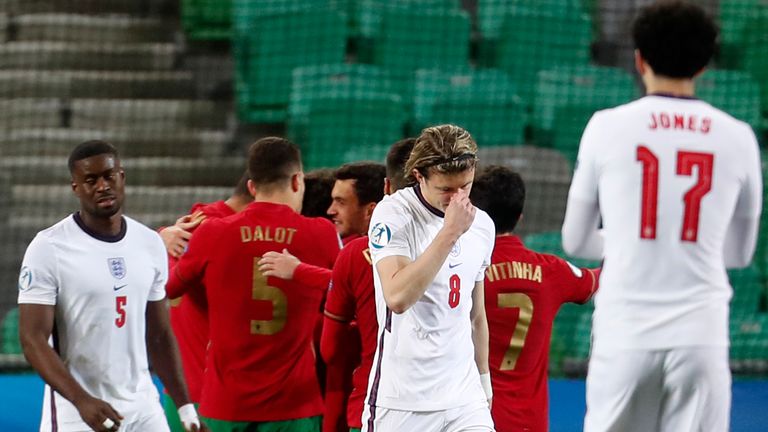 England players react after Portugal U21 score 