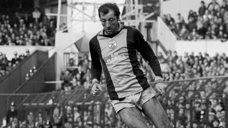 Frank Worthington in action for Southampton during the later stages of his career