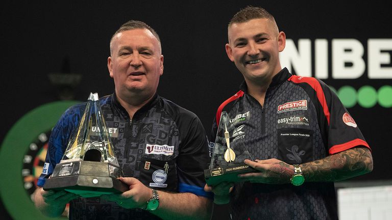 UNIBET PREMIER LEAGUE .PLAY OFF FINALS.RICOH ARENA.COVENTRY.PIC;LAWRENCE LUSTIG.FINAL.GLEN DURRANT V NATHAN ASPINALL.GLENN DURRANT WINS.