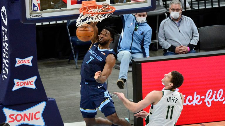 Memphis Grizzlies forward Justise Winslow dunks the ball against Milwaukee Bucks center Brook Lopez