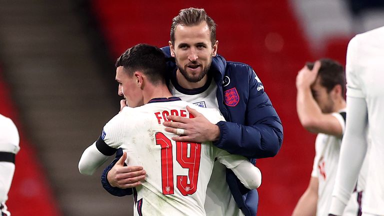 Harry Kane embraces Phil Foden