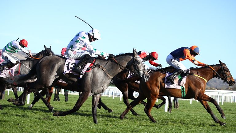 Jeff Kidder wins the Boodles Juvenile Handicap Hurdle under Sean Flanagan