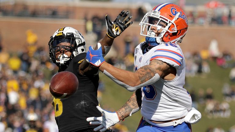 Bledsoe successfully defends a pass intended for Florida wide receiver Freddie Swain. (AP Photo/Jeff Roberson) 
