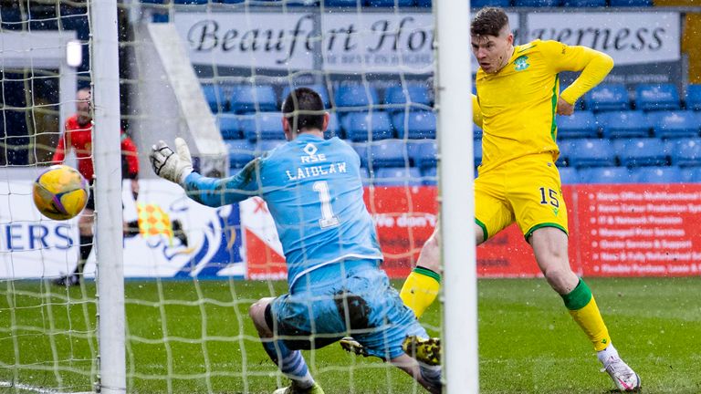 Hibernian's Kevin Nisbet makes it 2-1 at the Global Energy Stadium