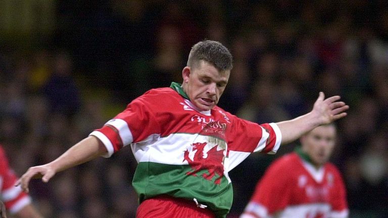 Lee Briers playing for Wales in 2000 Rugby League World Cup