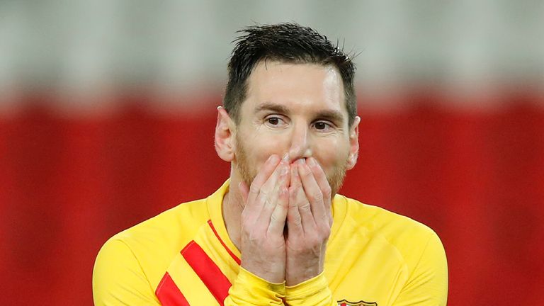 Barcelona&#39;s Lionel Messi reacts after a missed a penalty