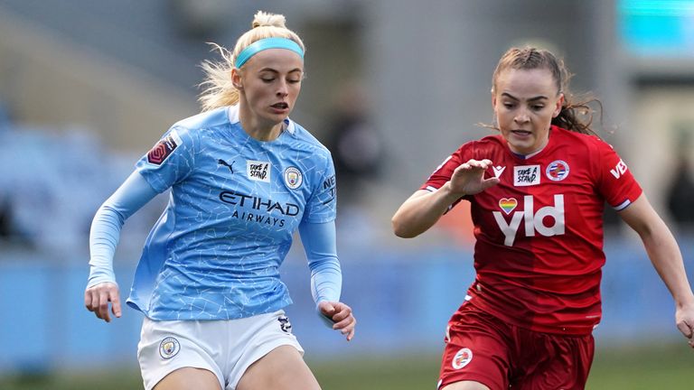 Manchester City's Chloe Kelly (left) and Reading's Lily Woodham battle for the ball 