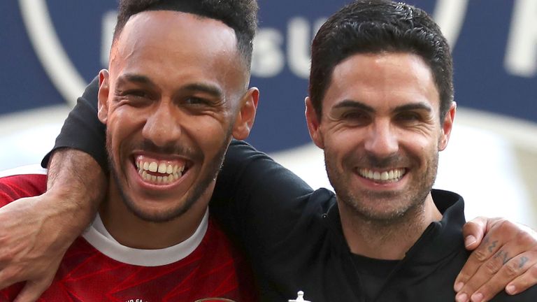 Arsenal&#39;s head coach Mikel Arteta and Arsenal&#39;s Pierre-Emerick Aubameyang pose with the trophy after the FA Cup final