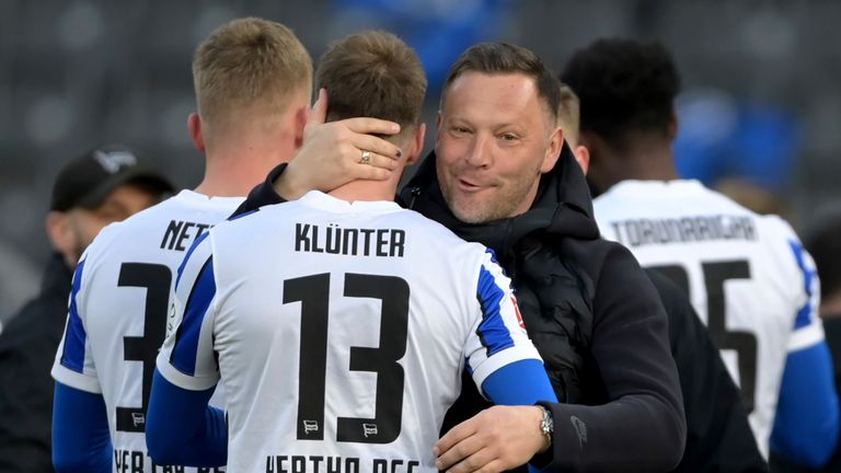 Hertha coach Pal Dardai hugs Hertha&#39;s Lukas Klunter