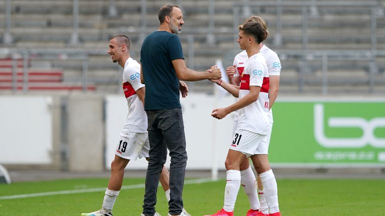 Cheftrainer des VfB Stuttgart Pellegrino Matarazzo und Mateo Klimowicz vom VfB Stuttgart feiern am 28. Juni 2020 in der Mercedes-Benz Arena in Stuttgart ihren Aufstieg in das zweite Bundesligaspiel zwischen dem VfB Stuttgart und dem SV Darmstadt 98.