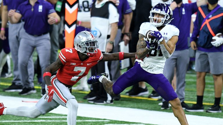 Bowman makes the catch against Ohio State (Photo by Michael Allio/Icon Sportswire via AP images)
