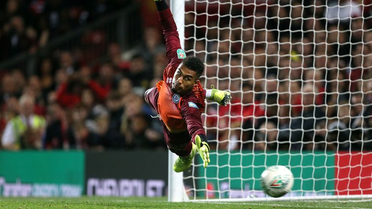 Sánchez brilló ante el Manchester United en Rochdale