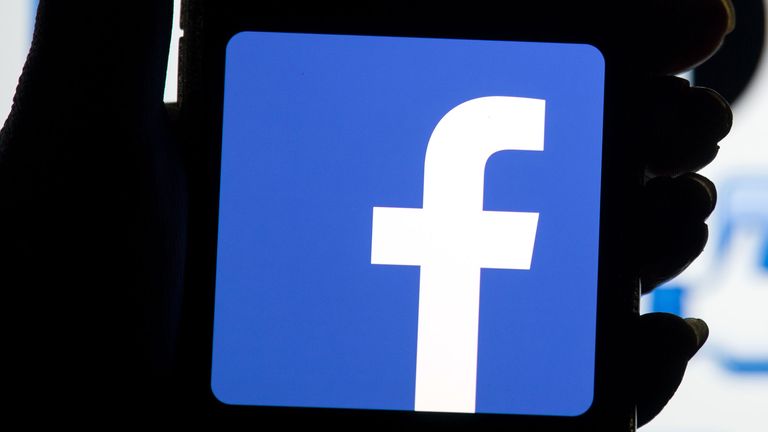 Facebook et Twitter ont souligné leur engagement à lutter contre la haine en ligne sur leurs plateformes 