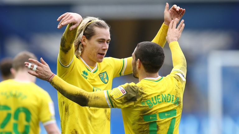 Todd Cantwell celebrates scoring Norwich&#39;s second goal against Sheffield Wednesday