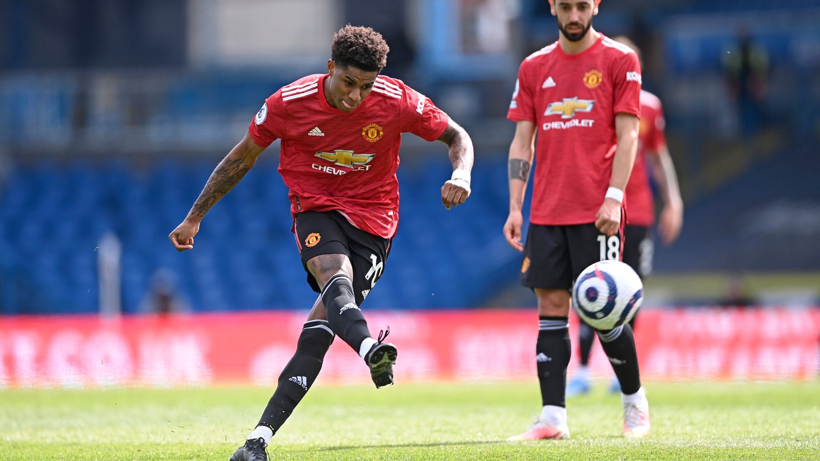 Leeds 00 Man Utd Uninspiring stalemate puts Man City two wins from