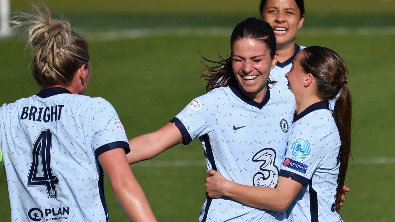 Bayern Munich 21 Chelsea Hanna Glas stunner proves difference in