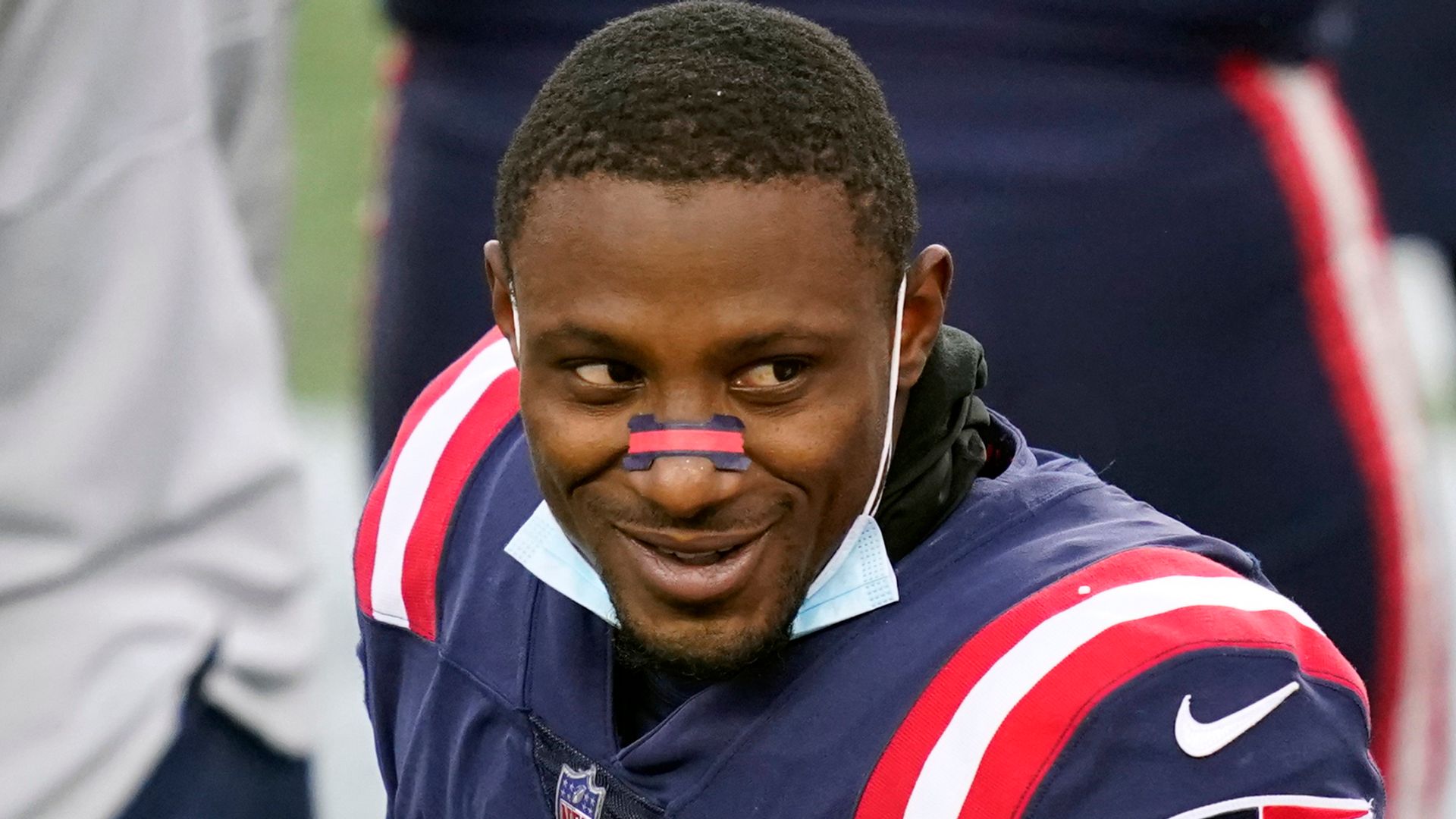 Jackson returns to Patriots on one-year deal