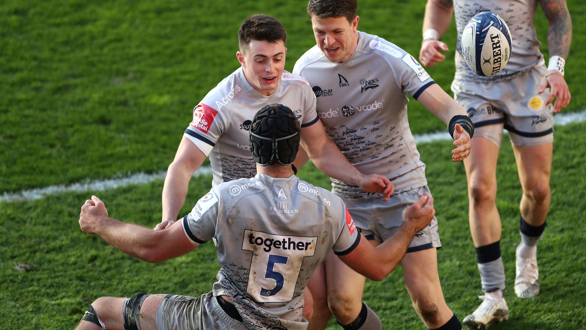 Sale smash Scarlets to reach last eight