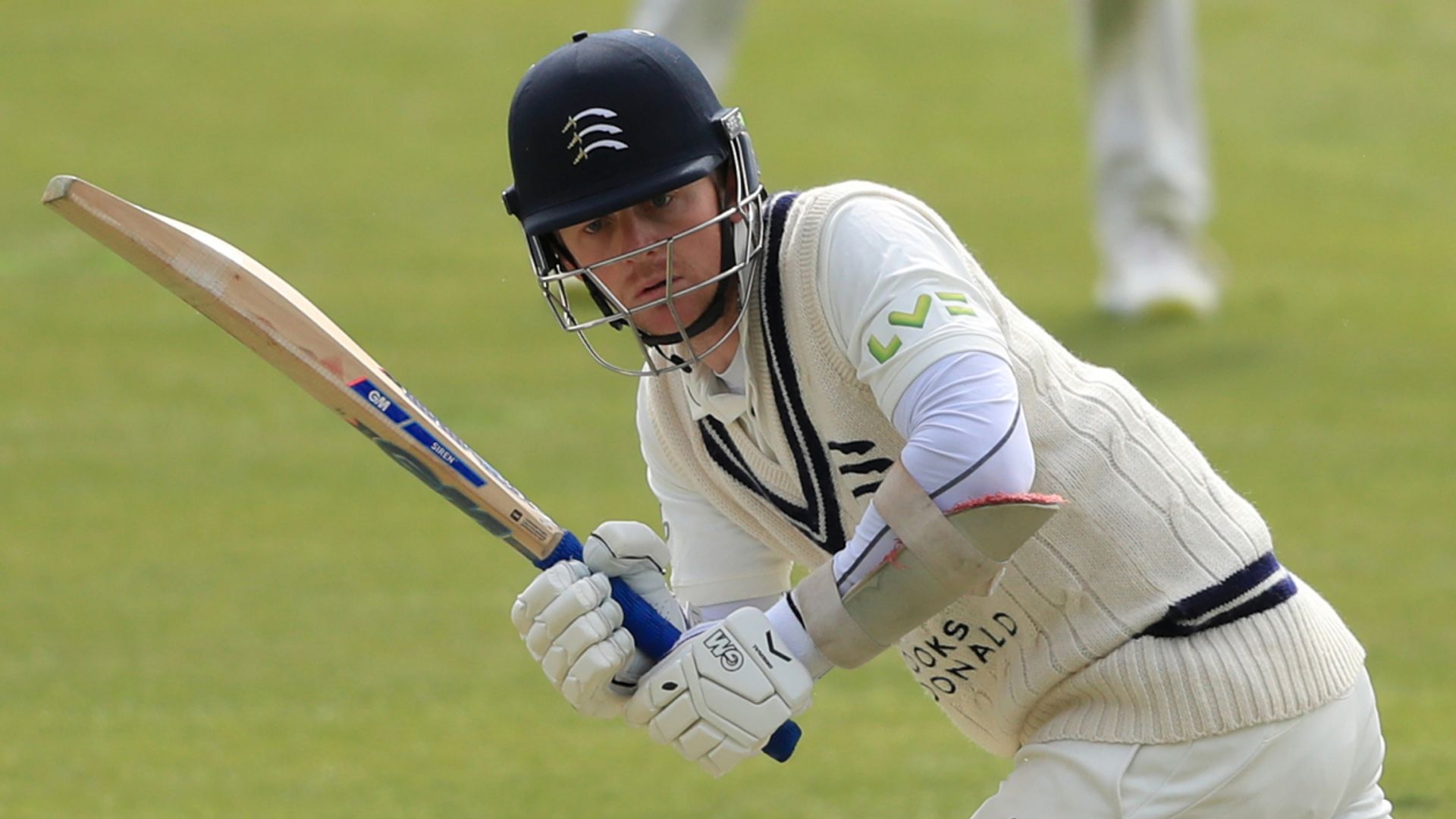 Robson hits 253 for dominant Middlesex, Essex thrash Glos