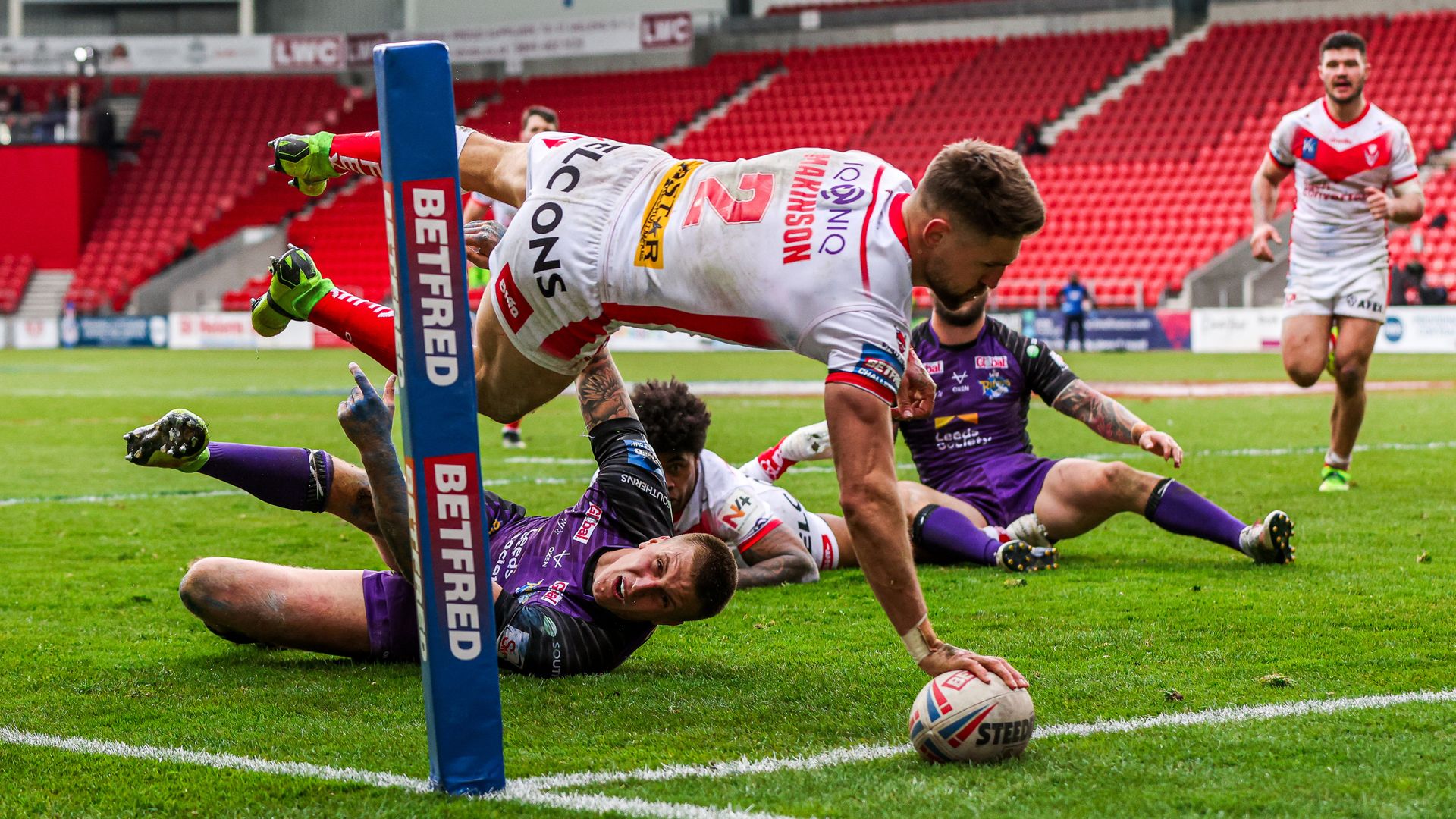 Challenge Cup: Saints hold off Leeds; Salford through