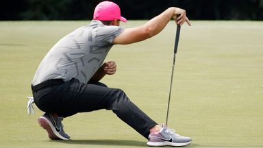 Koepka's unusual putting stance