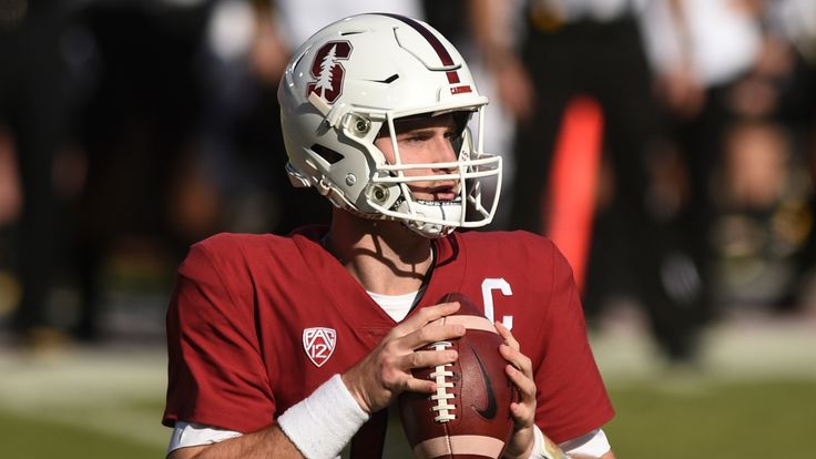 Will somebody take a chance on Stanford quarterback Davis Mills? (Photo by Cody Glenn/Icon Sportswire)