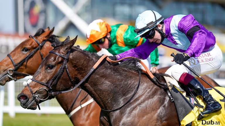 Oisin Murphy riding Alcohol Free (purple) win narrowly