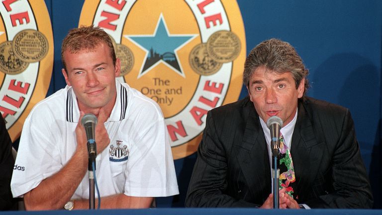 Alan Shearer con Keegan tras fichar por el club en 1996