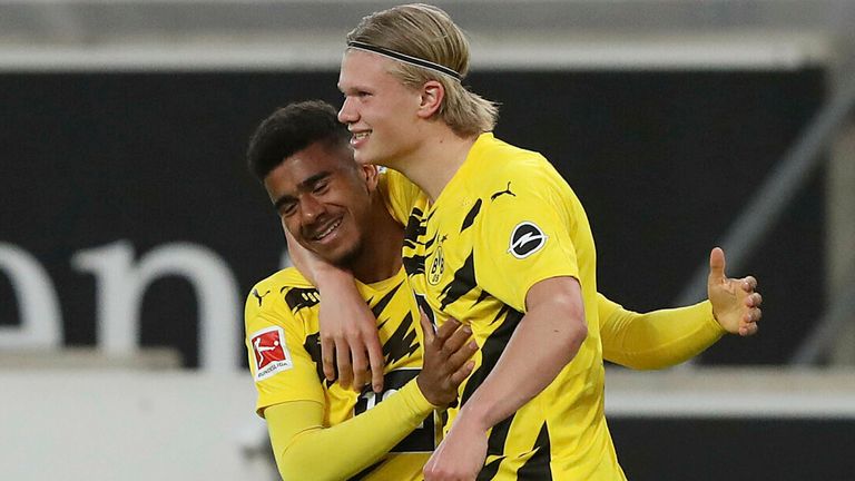 Erling Haaland congratulates Ansgar Knauff on his winning goal