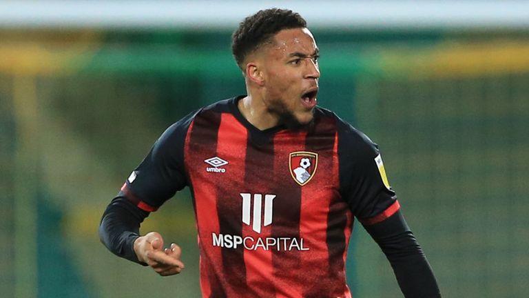 Arnaut Danjuma célèbre le deuxième but du match de Bournemouth