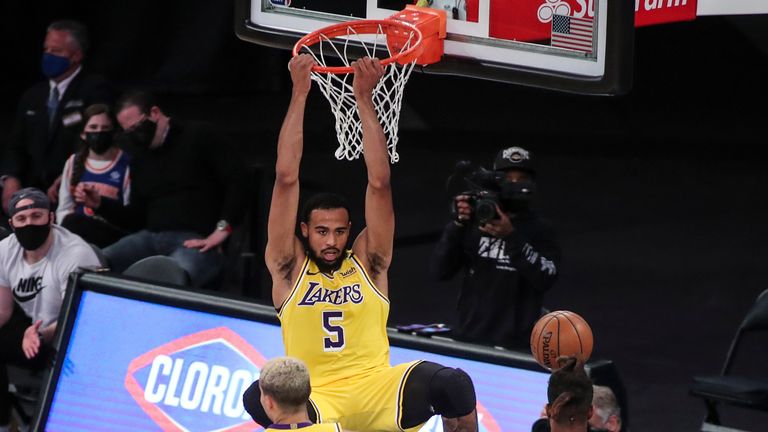 Talen Horton-Tucker&#39;s spectacular alley-oop dunk saw the Los Angeles Lakers close the gap on the New York Knicks in the third quarter.