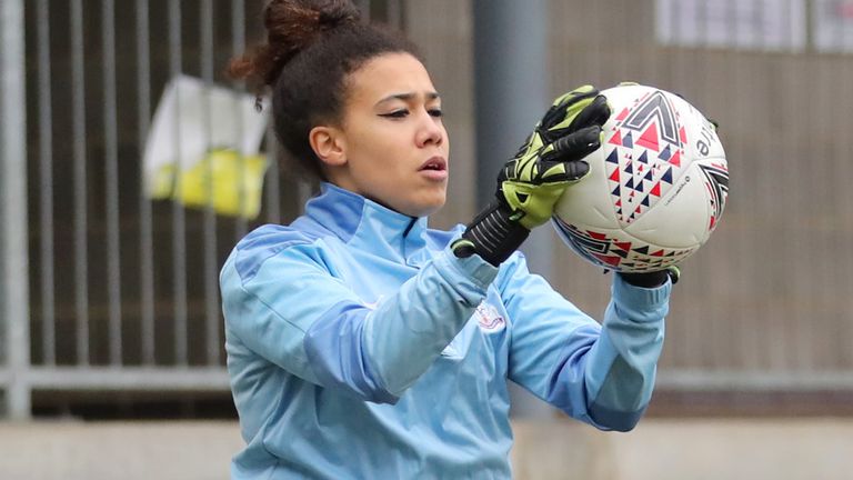 DARTFORD, ENGLAND - JANUARY 10: Chloe Morgan of Crystal Palace warms up prior to the Barclays FA Women's Championship match between London City Lionesses and Crystal Palace at Princes Park on January 10, 2021 in Dartford, England. The match will be played without fans, behind closed doors as a Covid-19 precaution. (Photo by James Chance/Getty Images)
