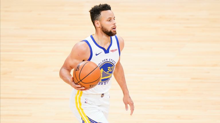 Golden State Warriors&#39; Stephen Curry plays during an NBA basketball game against the Philadelphia 76ers, Monday, April 19, 2021, in Philadelphia. (AP Photo/Matt Slocum)


