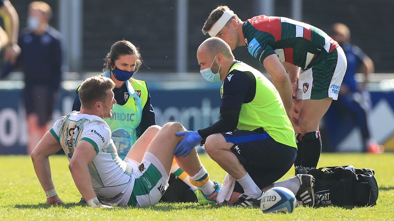 Dan Biggar receiving treatment