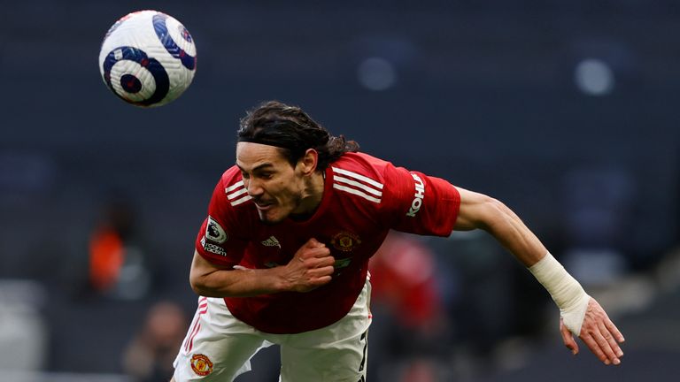 Edinson Cavani puso a Man Utd 2-1 contra Tottenham el domingo con un cabezazo en picada