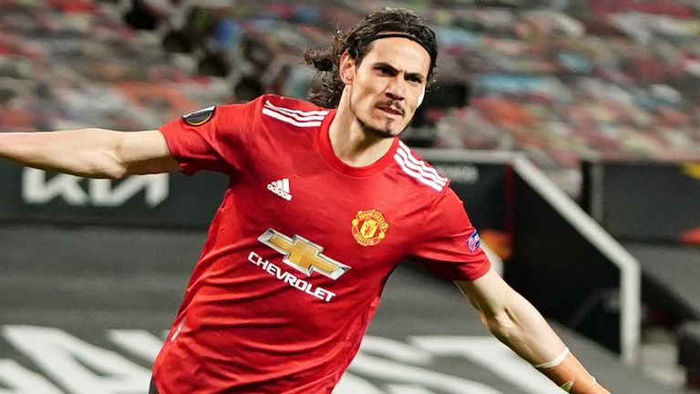 Edinson Cavani esulta dopo aver segnato il secondo gol del Manchester United contro la Roma