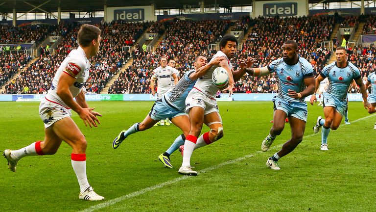 Picture by Alex Whitehead/SWpix.com - 09/11/2013 - Rugby League - Rugby League World Cup - England v Fiji - KC Stadium, Hull, England - England's Kallum Watkins passes the ball to Tom Briscoe.