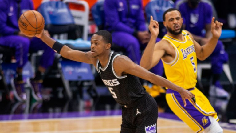 Sacramento Kings guard De&#39;Aaron Fox steals the ball from Los Angeles Lakers guard Talen Horton-Tucker