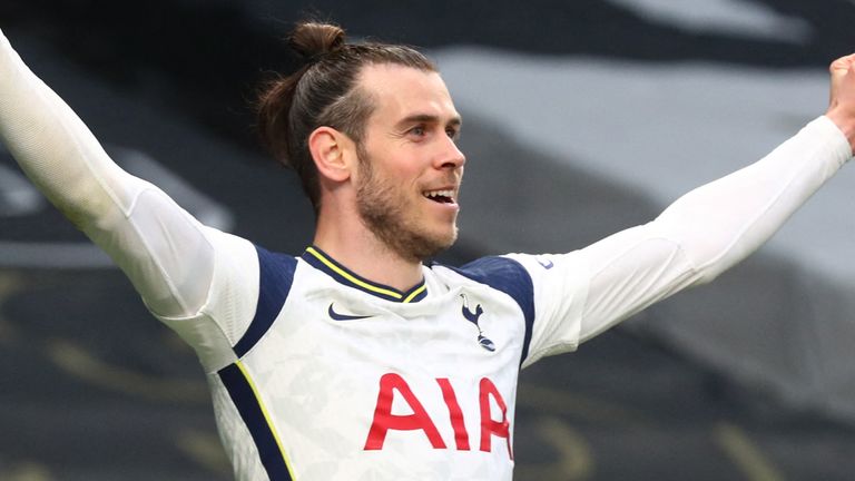 Gareth Bale celebrates after equalising for Tottenham against Southampton