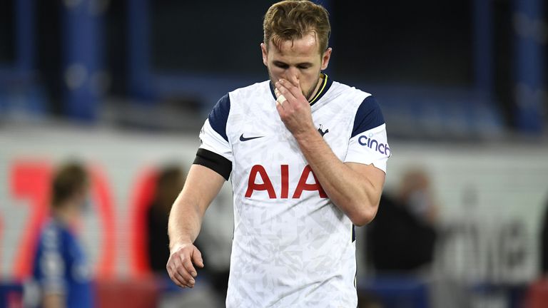 Harry Kane appeared to pick up an ankle injury during the closing stages at Goodison Park