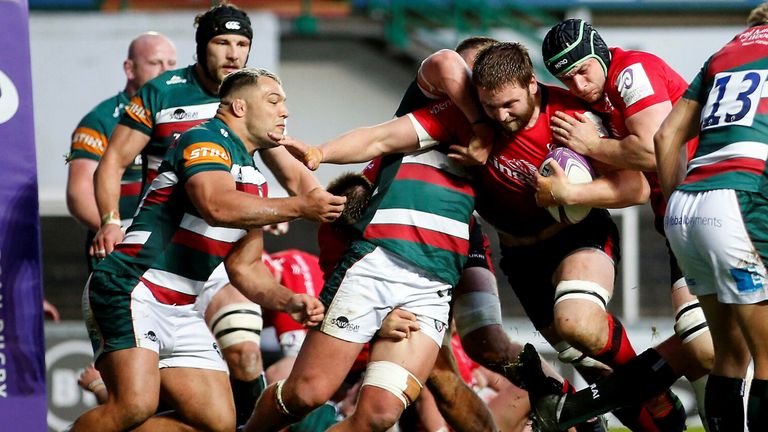 Ulster skipper Iain Henderson showed his power to force his way over for the first try 