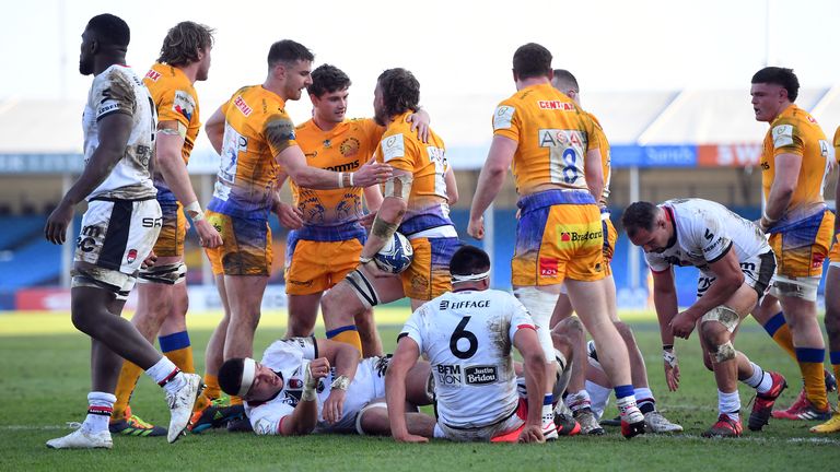 Exeter Chiefs celebrate Jonny Hill's try