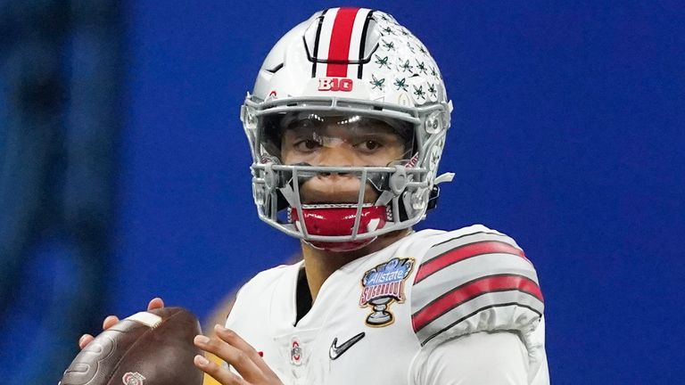 LOOK: QB Justin Fields sporting a Bears jersey for the first time