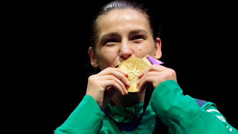 after their women's final middleweight 75-kg gold medal boxing match at the 2012 Summer Olympics, Thursday, Aug. 9, 2012, in London. (AP Photo/Ivan Sekretarev)