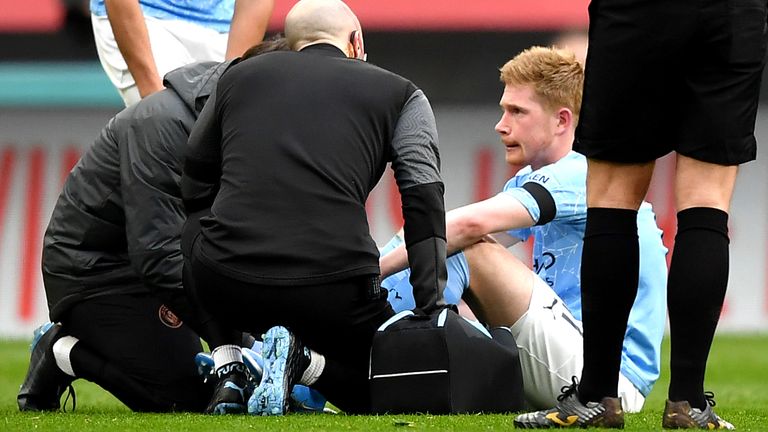 Kevin De Bruyne receives treatment after picking up an injury