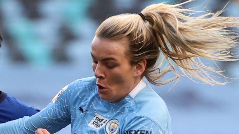 Lauren Hemp in action for Man City Women against Chelsea