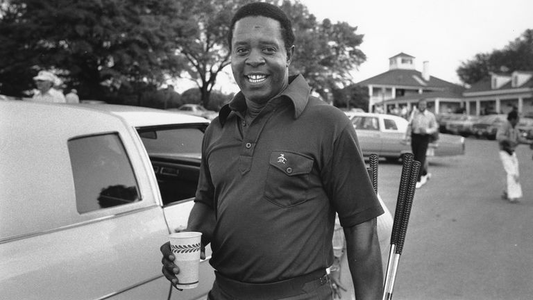 Lee Elder is seen arriving at the Masters golf course to play practice round in Augusta, Ga., on April 10, 1975