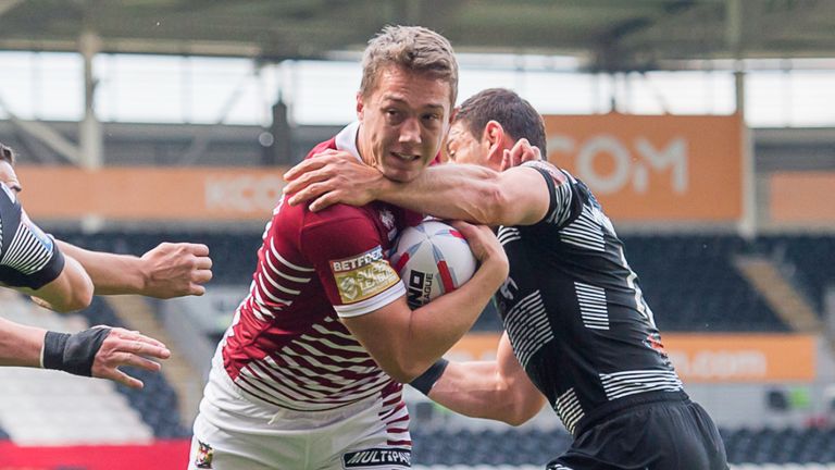 Picture by Allan McKenzie/SWpix.com - 03/06/2017 - Rugby League - Betfred Super League - Hull FC v Wigan Warriors - KC Stadium, Kingston upon Hull, England - Wigan's Liam Forsyth is tackled by Hull FC's Mark Minichiello as team mates come to help.